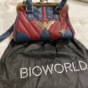 Wonder Woman Bioworld purse